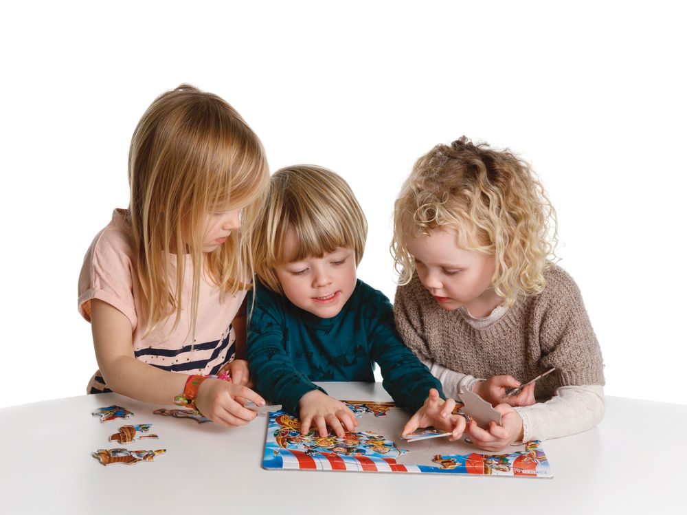 US41 - Barn som leker vikinger (Illustrasjonsbilde 6) US41 - Barn som leker vikinger (Illustrasjonsbilde 6)